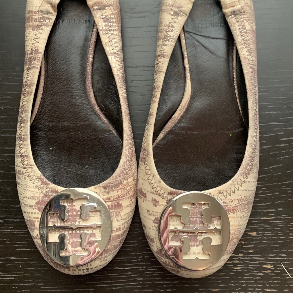 Tory Burch Beige Reva Flats Size 6.5